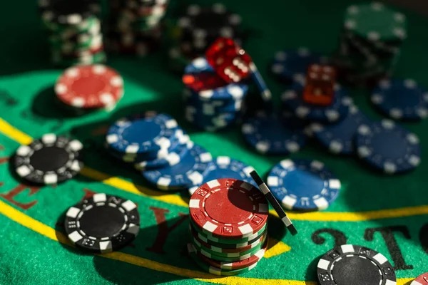 Studio Domino QQ kami dengan kamera multi-sudut dan dealer profesional Studio live-dealer Domino QQ dengan kamera multi-sudut
