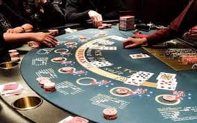 Studio live-dealer Macau Pools dengan kamera HD dan dealer profesional